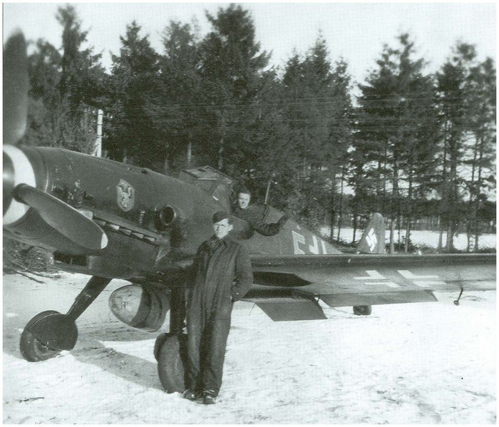 Me Bf 109G-6-AS (5 vert) du 2.EJG 2 en décembre 1944.jpg